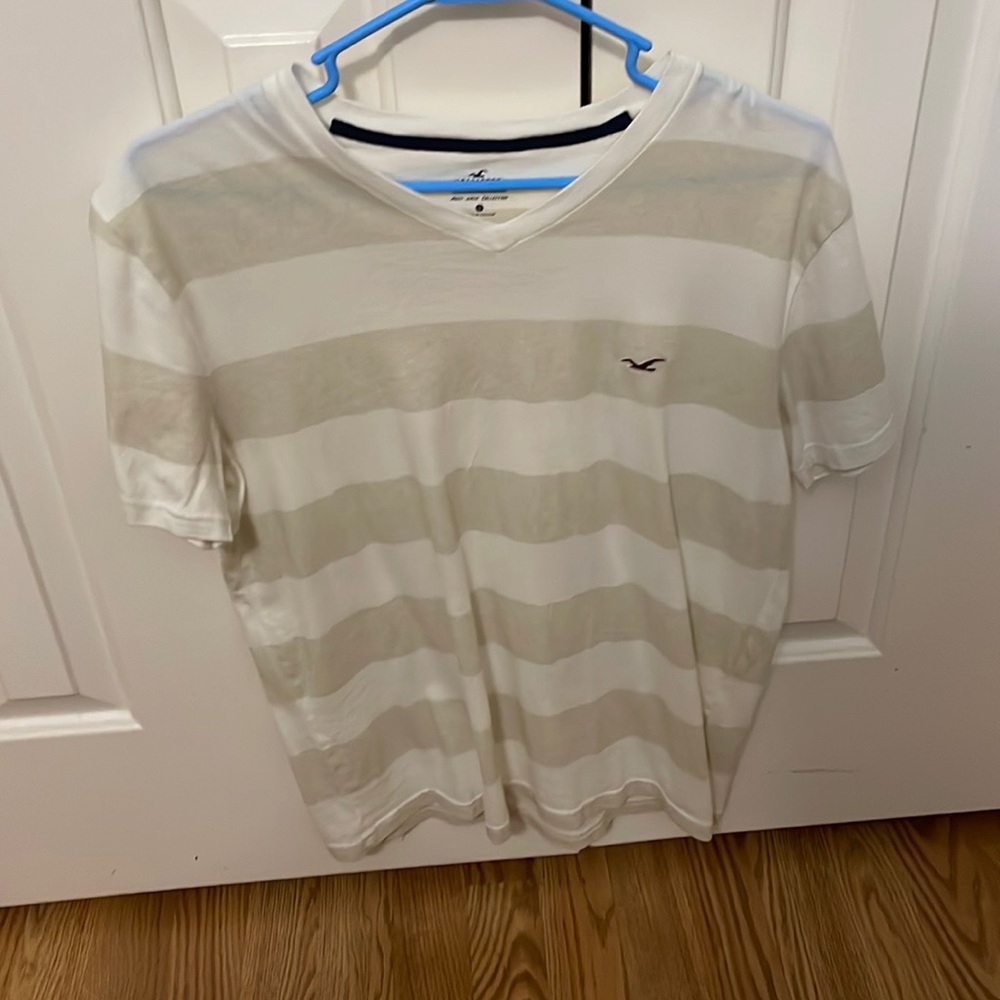 HOLLISTER STRIPE CREAM T SHIRT MUST HAVE COLLECTION SIZE S